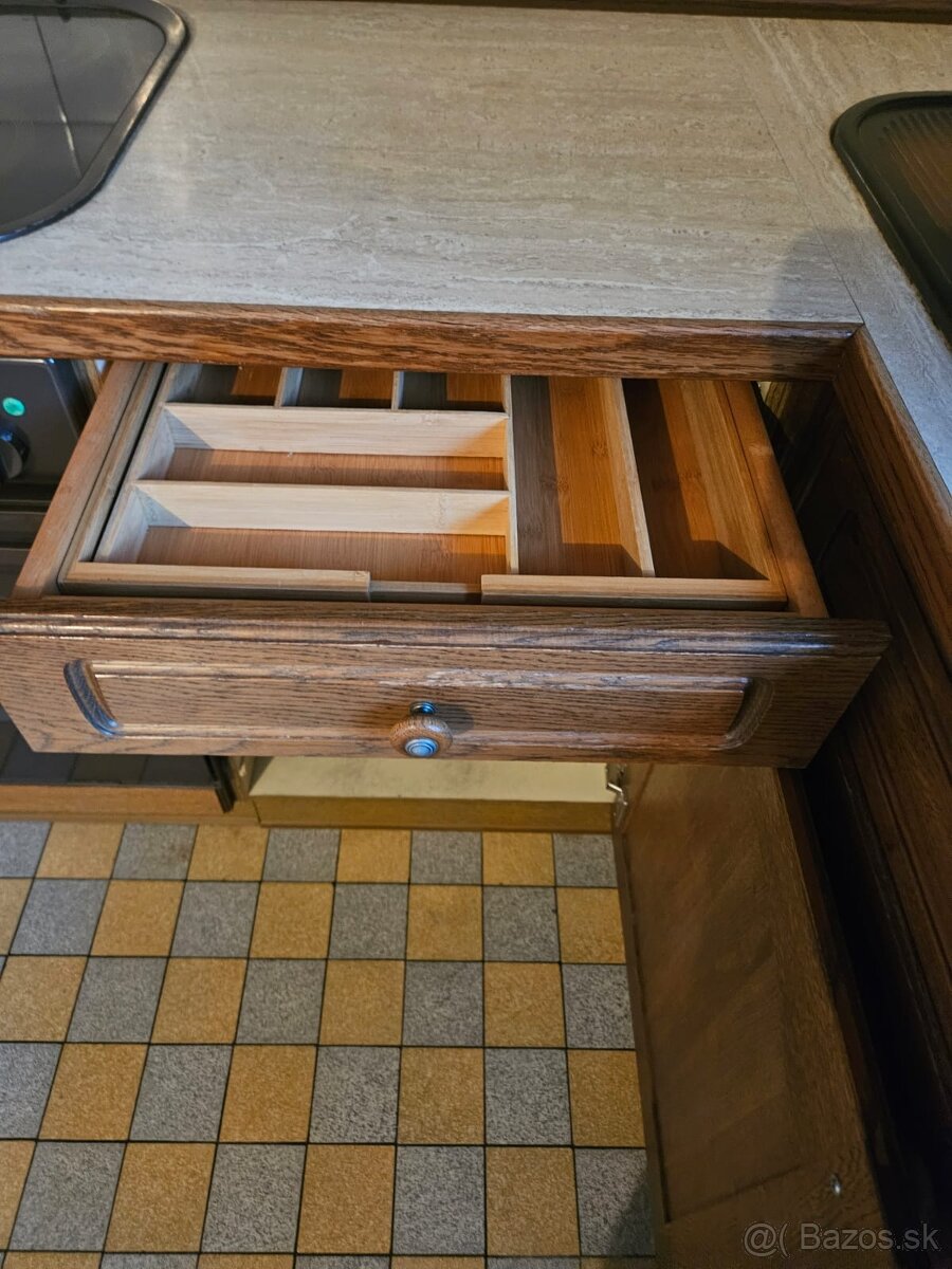 Masívna kuchynská linka z Nemecka so spotrebičmi - 14