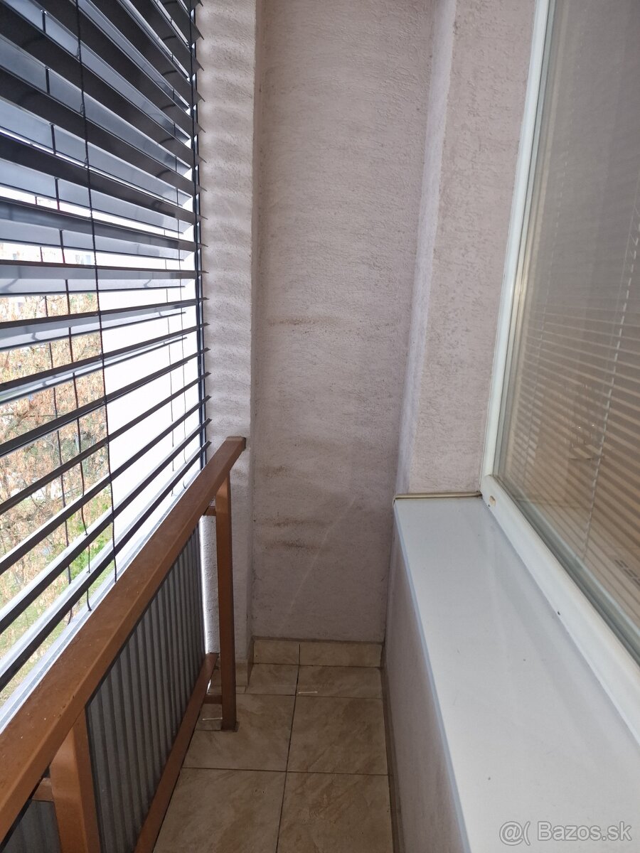 3 izb. byt s loggiou a s balkónom, 71m2 v centre mesta Sereď - 14