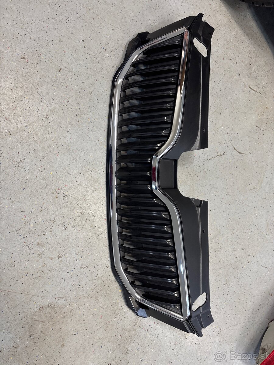 Octavia 3 naraznik maska lišta svetlo - 14