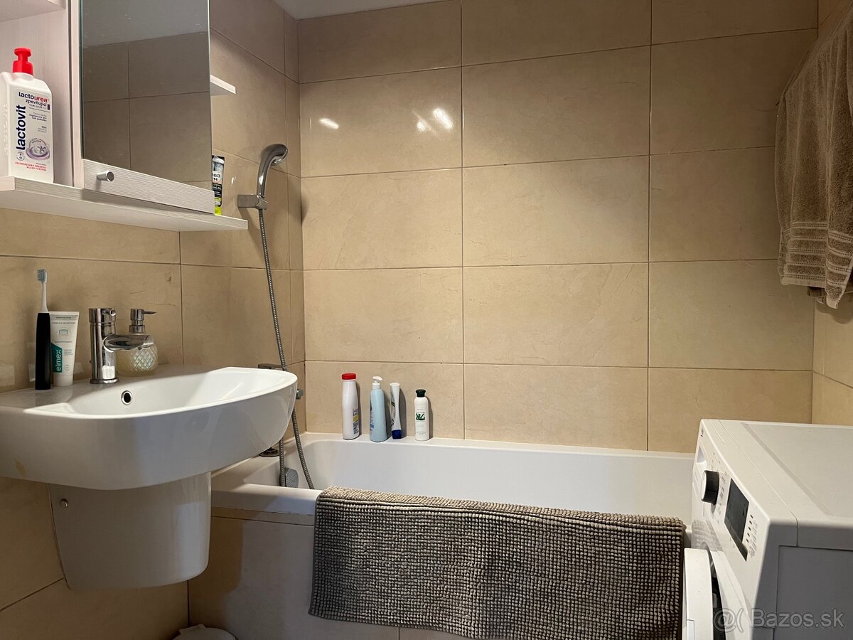 Na predaj komplet zariadený 3.iz byt Nitra Hôrka - 14