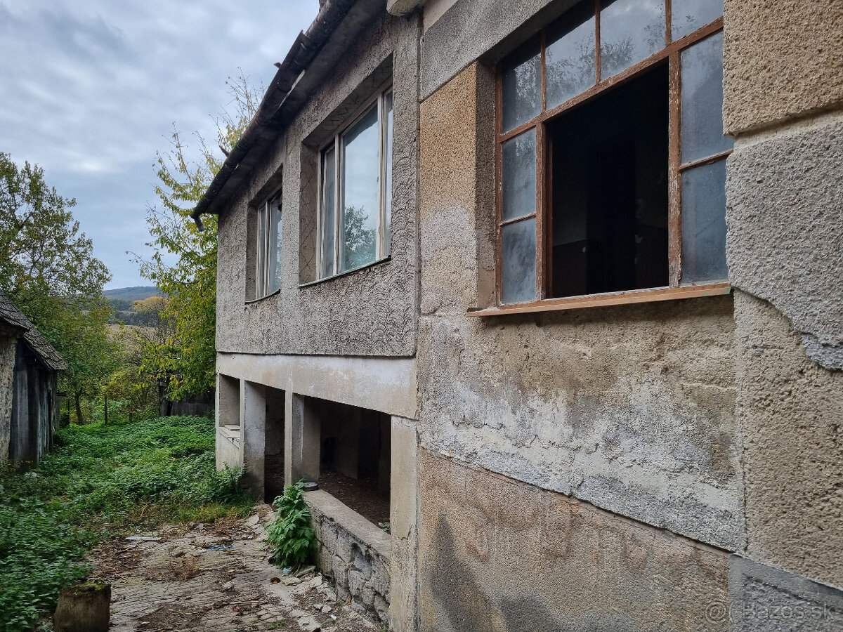 RODINNÝ DOM a POZEMOK 1205 m2 DOBRÁ VODA - TRNAVA - 14