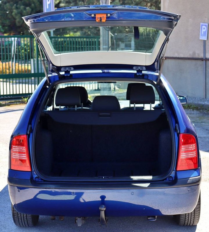 Škoda Octavia Combi 1.6i TOUR - 14