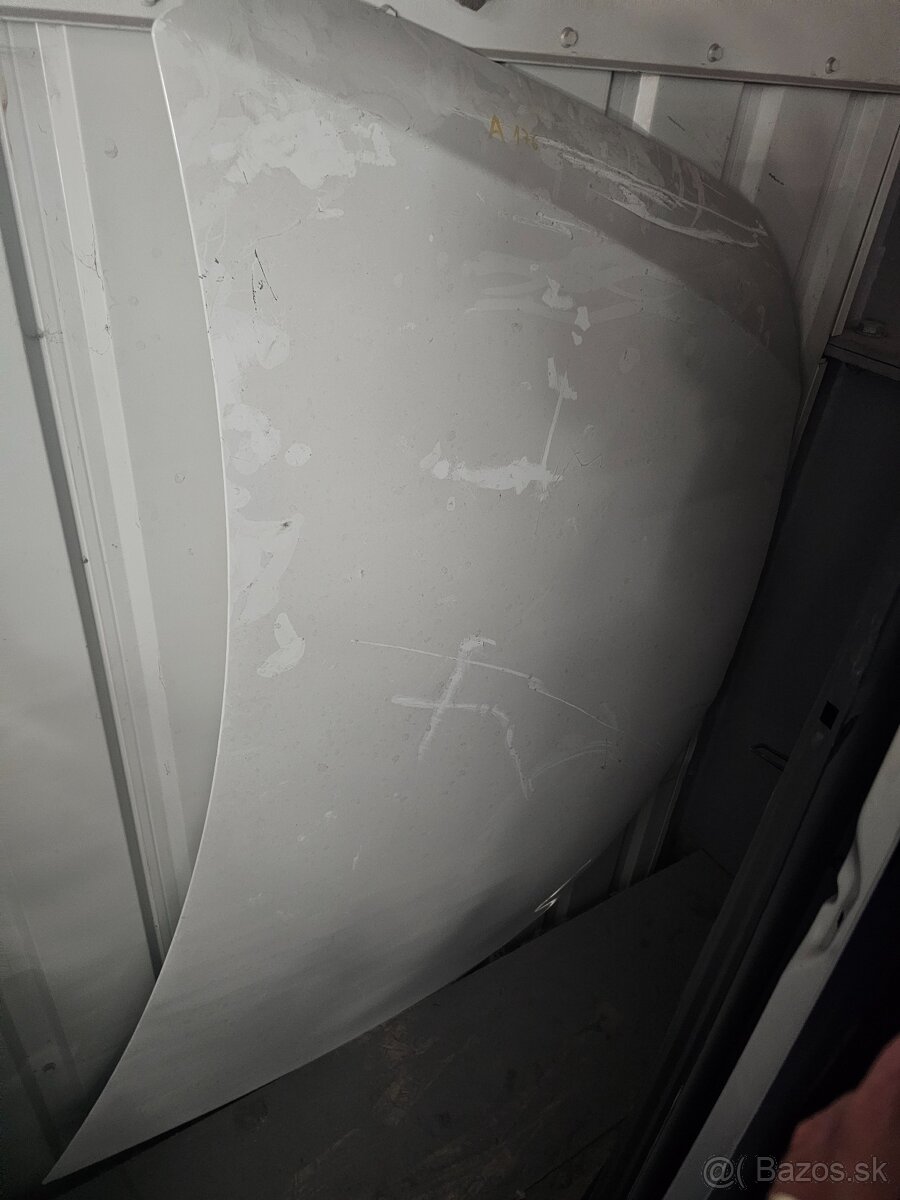 Naraznik kapota celo mercedes a 177, c 205, glc - 14