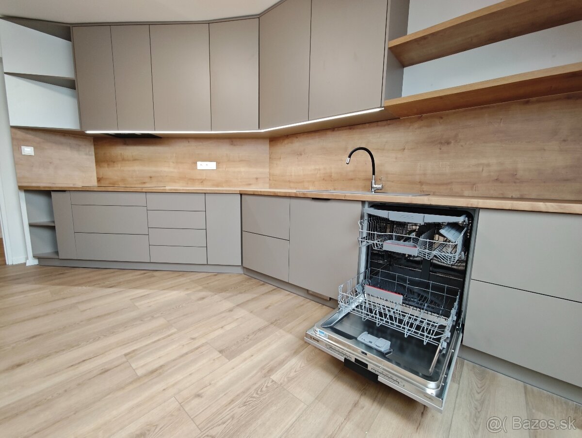 3-izbový byt kompletne zrekonštruovaný - 14