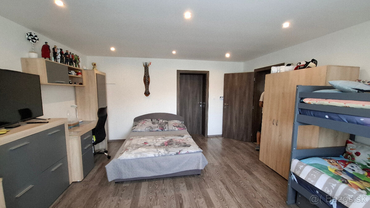 Na predaj slnečný a komfortný 4 izbový rodinný dom Senica. - 14