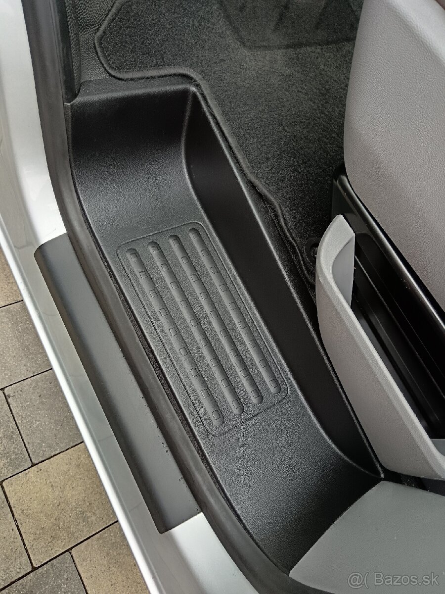 Predám dodávku vw transporter T5 77kw 1.9tdi - 14