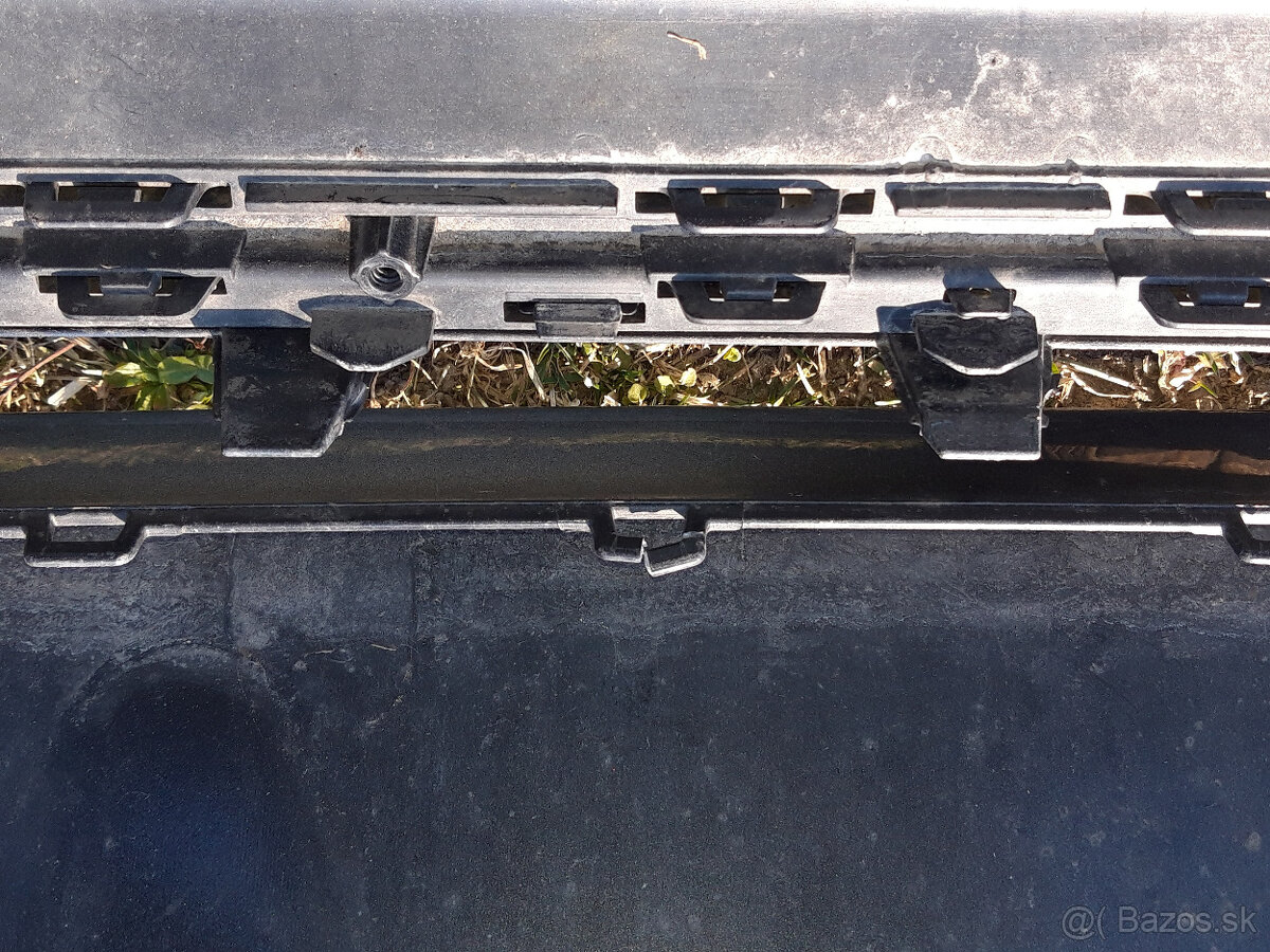 Predám predný nárazník na audi Q7 S-Line - 14