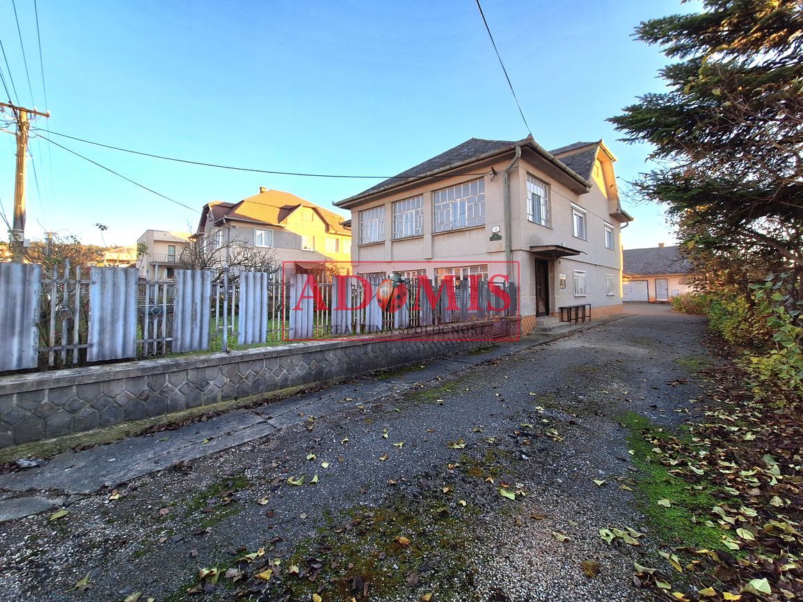 ADOMIS - predáme rodinný dom 2.podlažný 250m2, pozemok 800m2 - 14