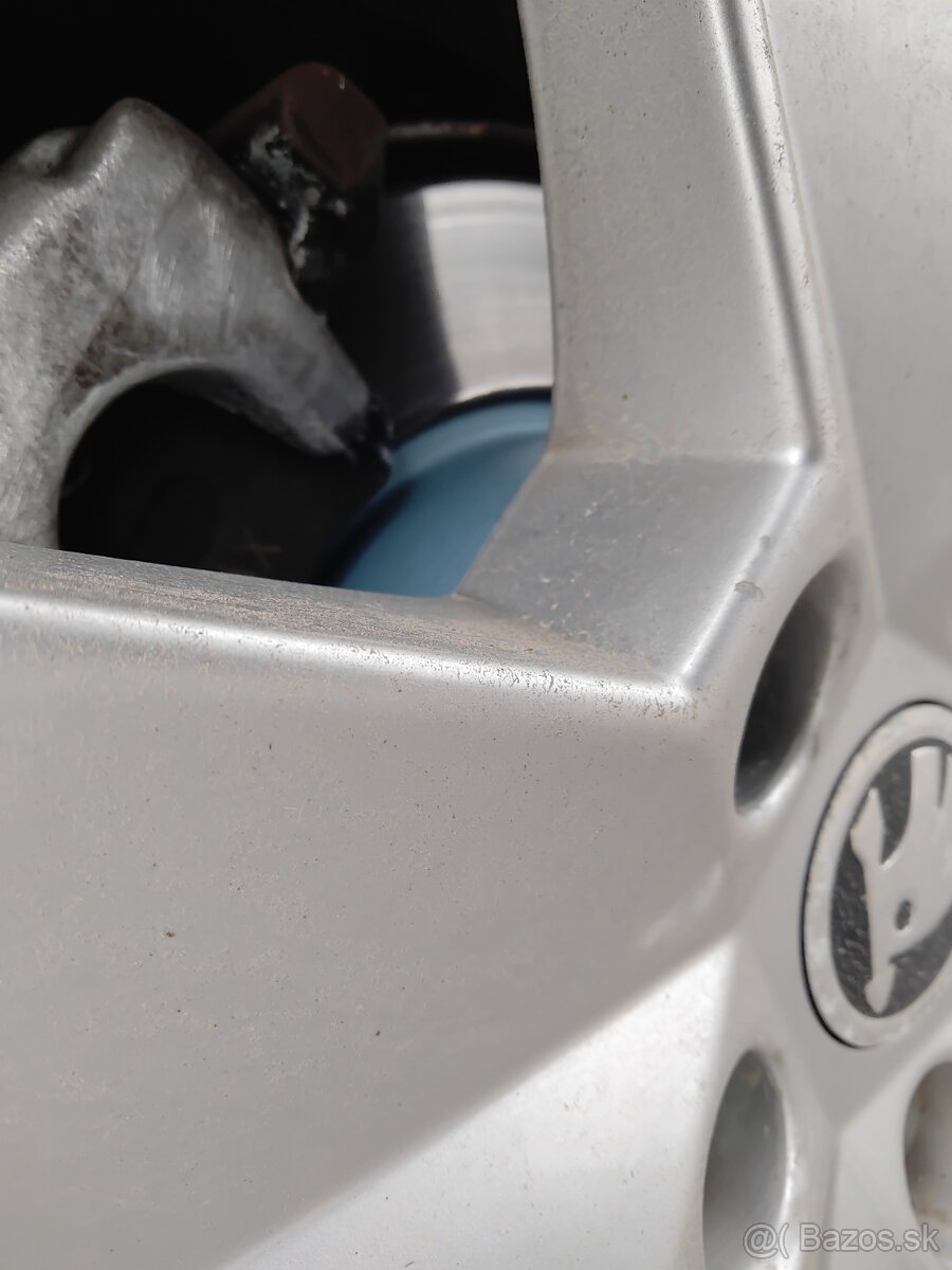 Octavia 1.6 TDI sedan perleť NAVI Vyhrev vzadu - 14