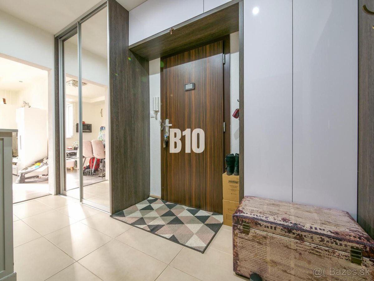 REZERVOVANÉ 2 a pol izbový byt s loggiou - zariadený - 61 m2 - 14