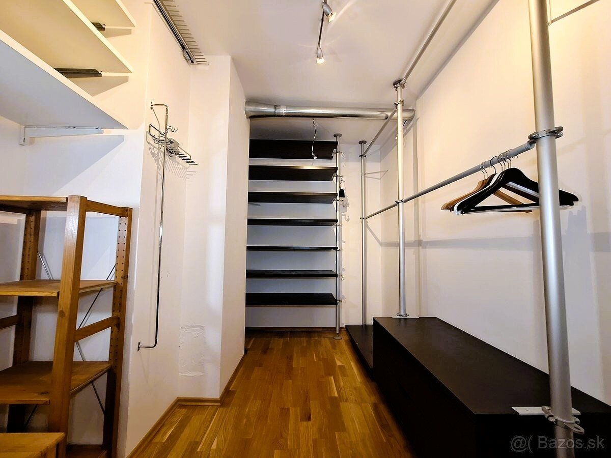 REZERVOVANÉ Mezonetový byt v centre s vlastným vchodom - 14