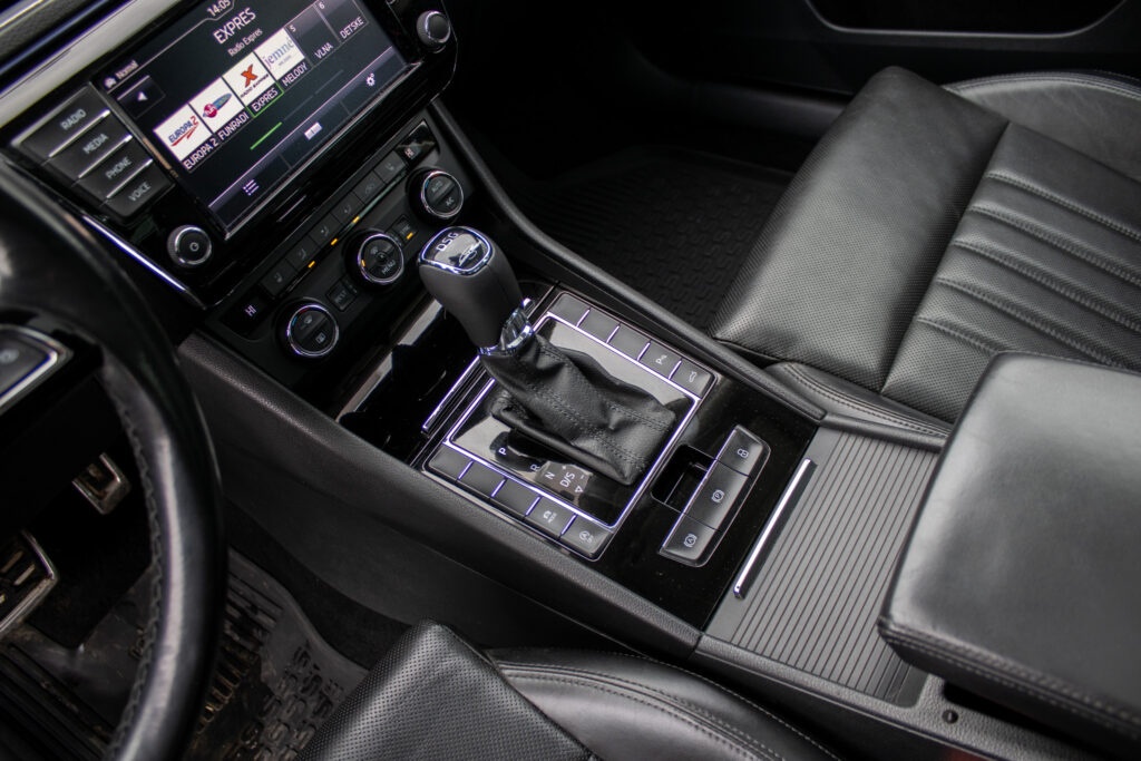 Škoda Superb 2.0 TDI L&K DSG - 14