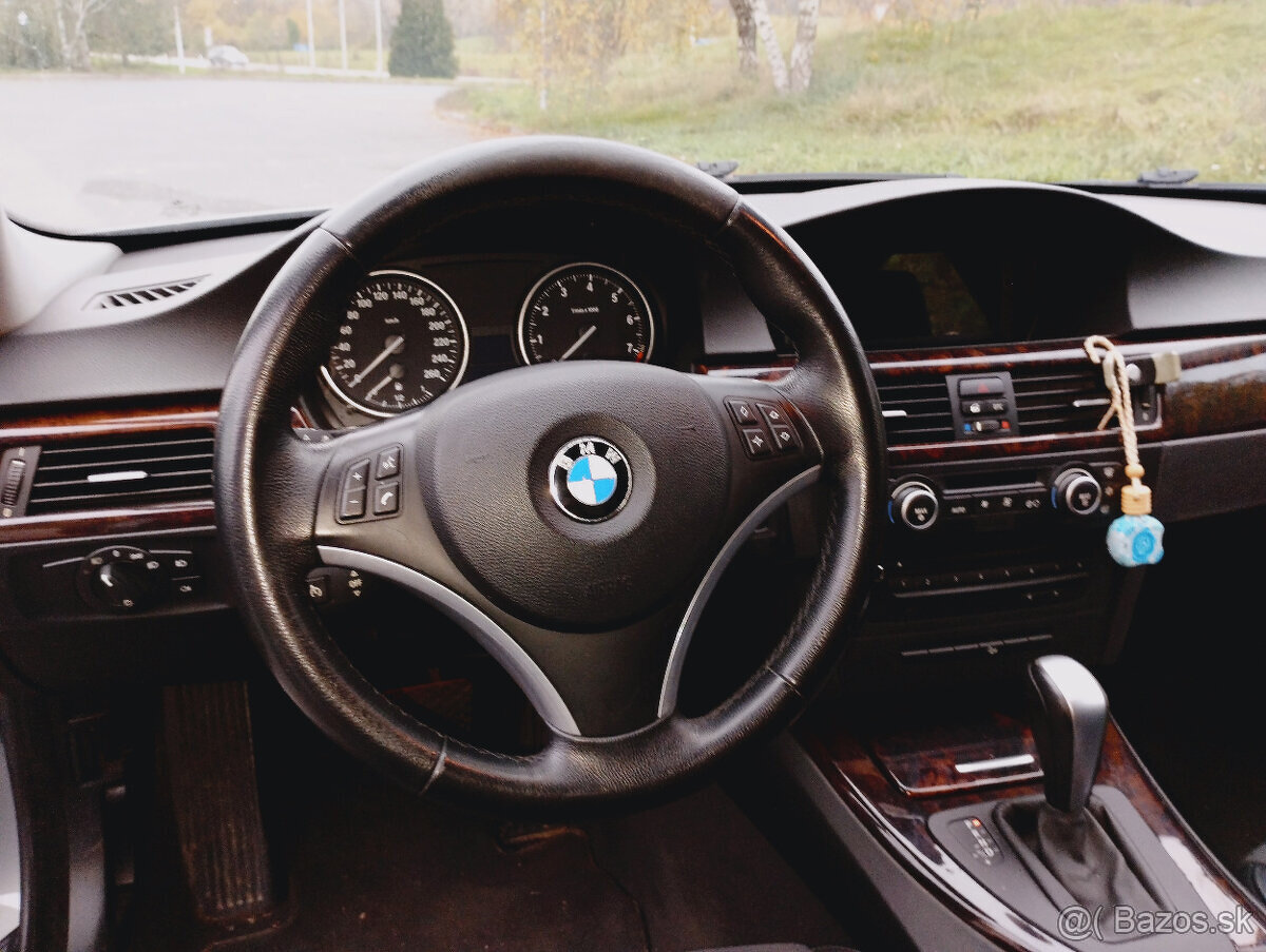 BMW E90 325i 6A/T xDrive (2008) - 14