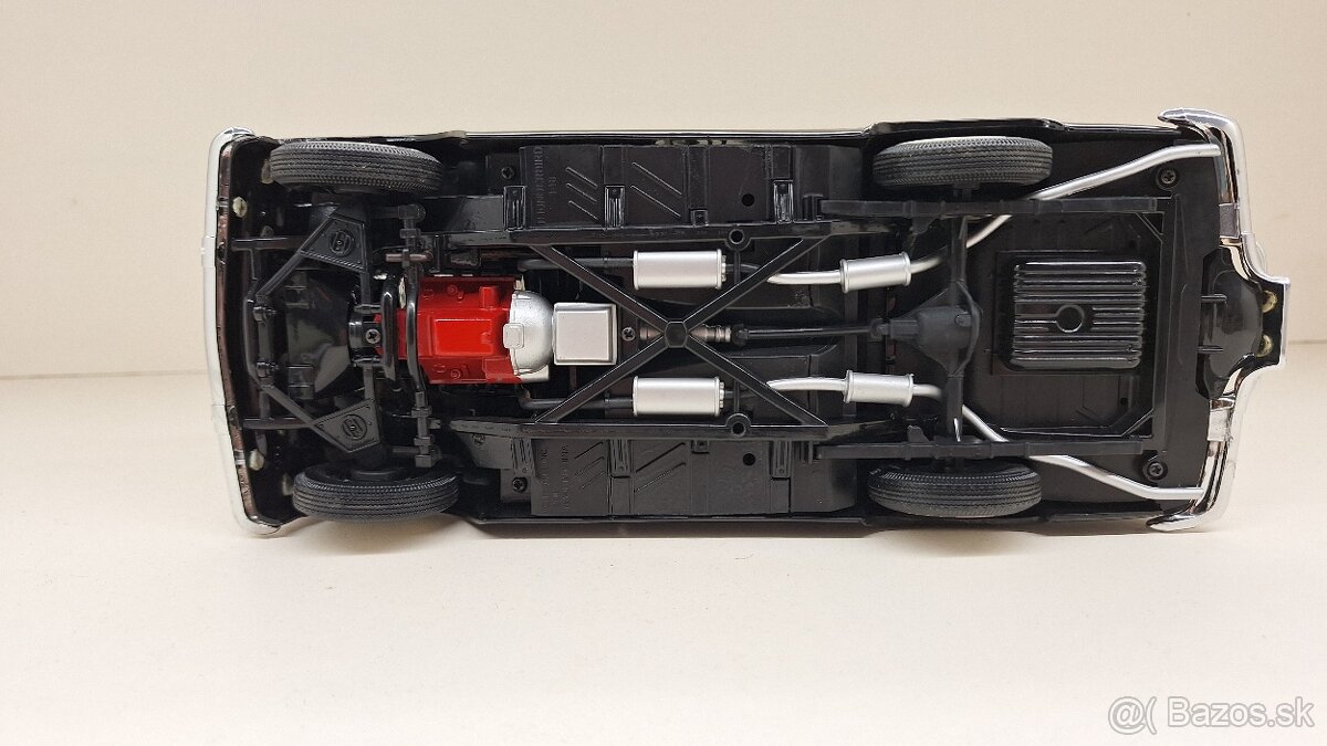 1:18 FORD THUNDERBIRD - 14