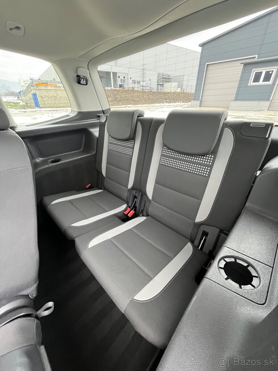 VW Touran 2.0TDI 7miest,Ťažné,Servis VW - 14