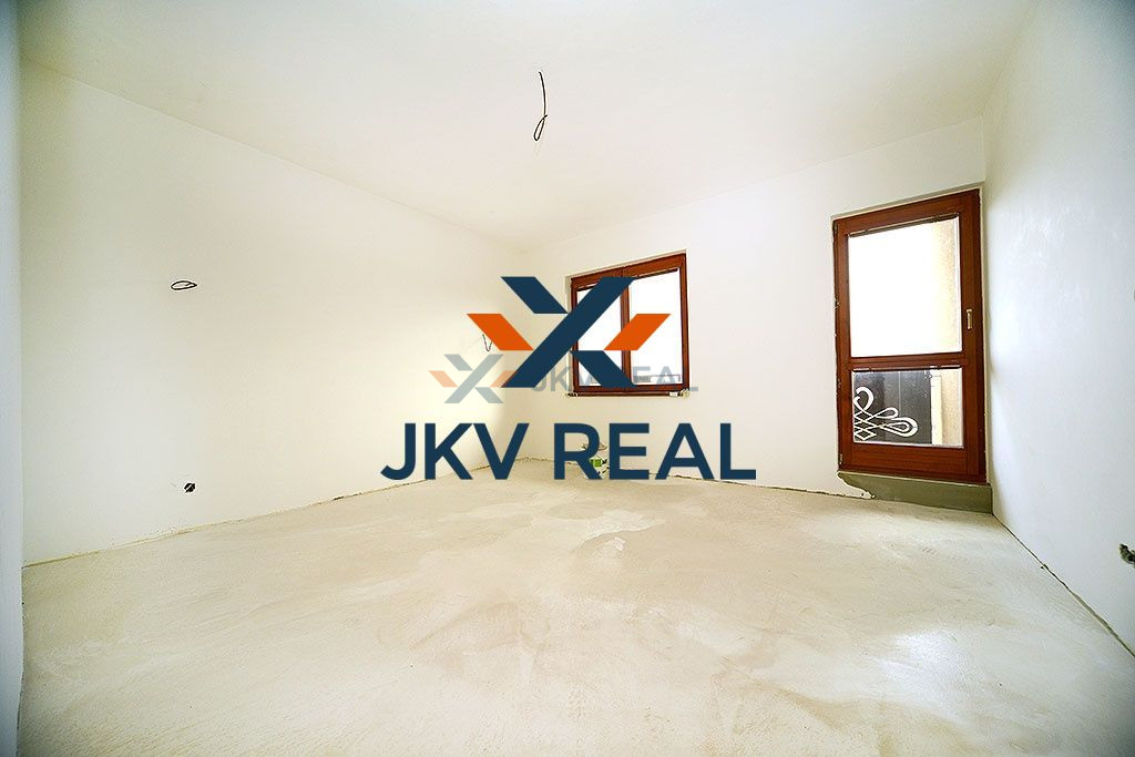 4 izbový rodinný dom s garážou v tichej lokalite - 14