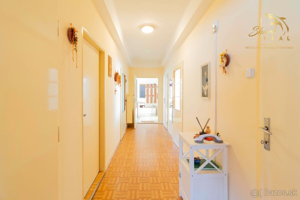 KRÁSNY rodinný dom v atraktívnej obci BANKA - 14