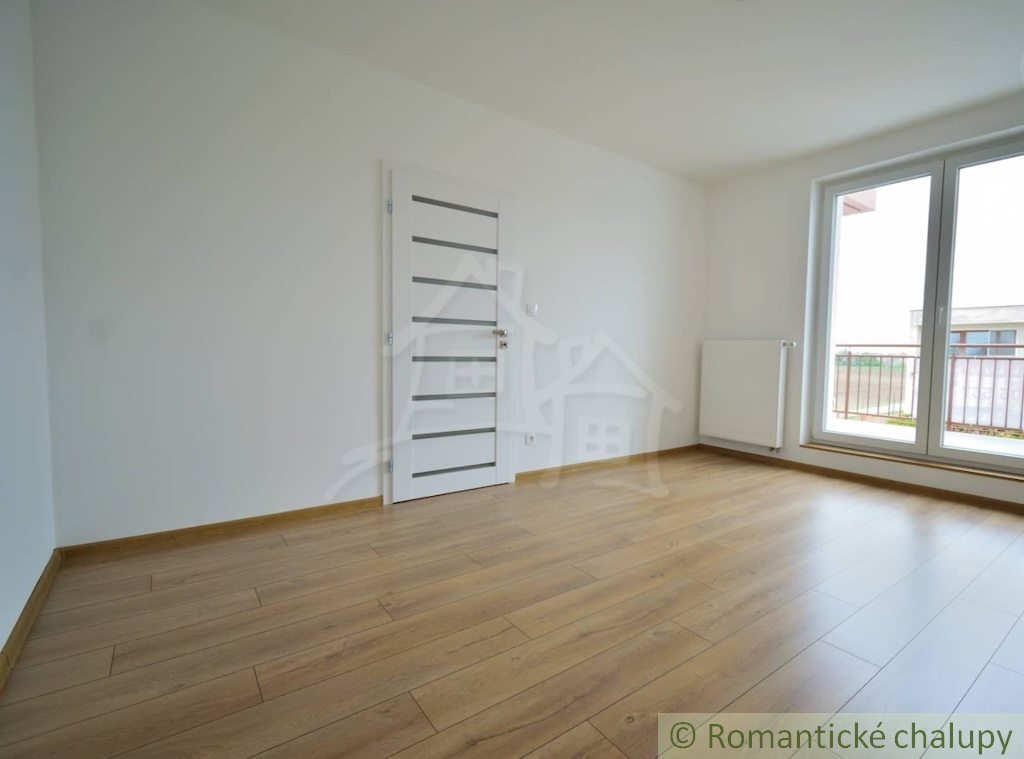 Novostavba štvorizbového rodinného domu s garážou v radove - 14