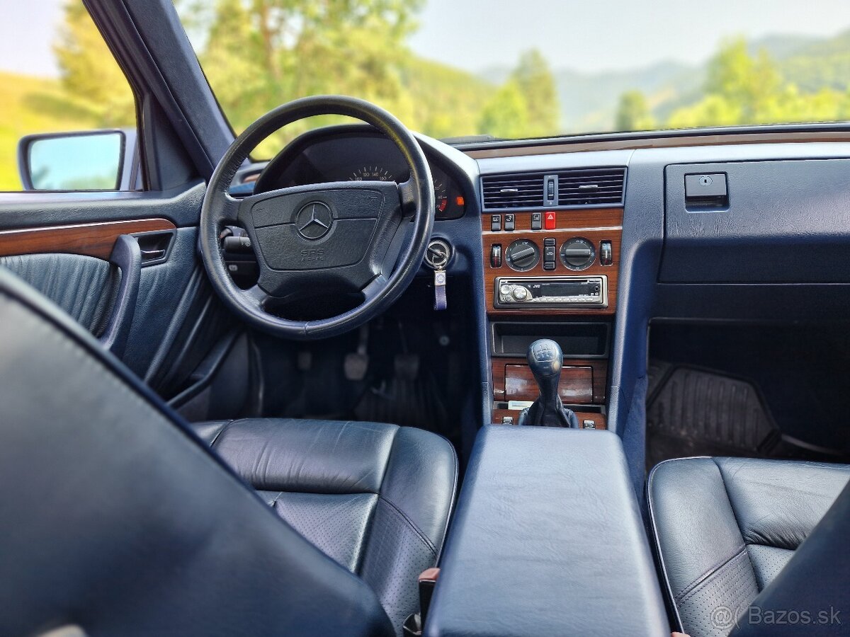 Mercedes-Benz C trieda Sedan 220 - 14