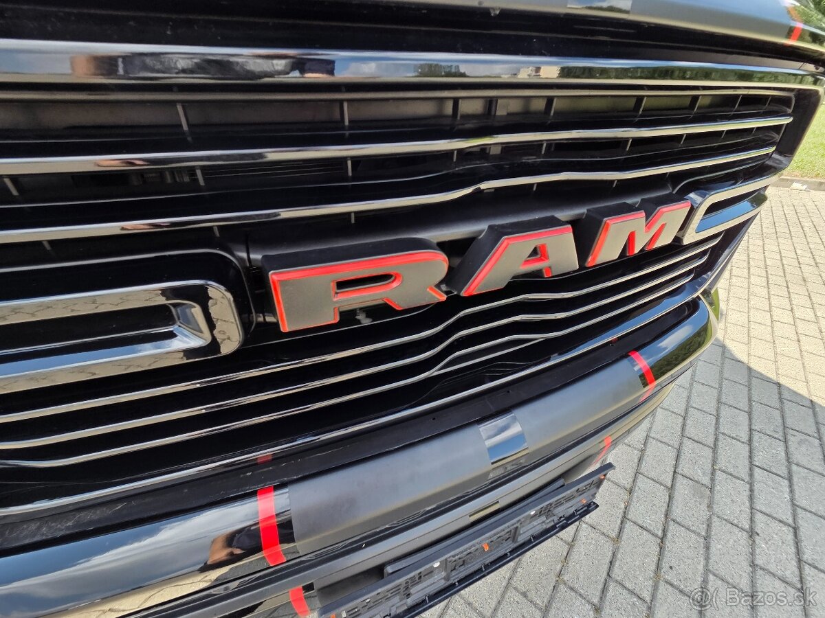 DODGE RAM LARAMIE 5.7 HEMI 4X4 HARMAN PANORAMA - 14