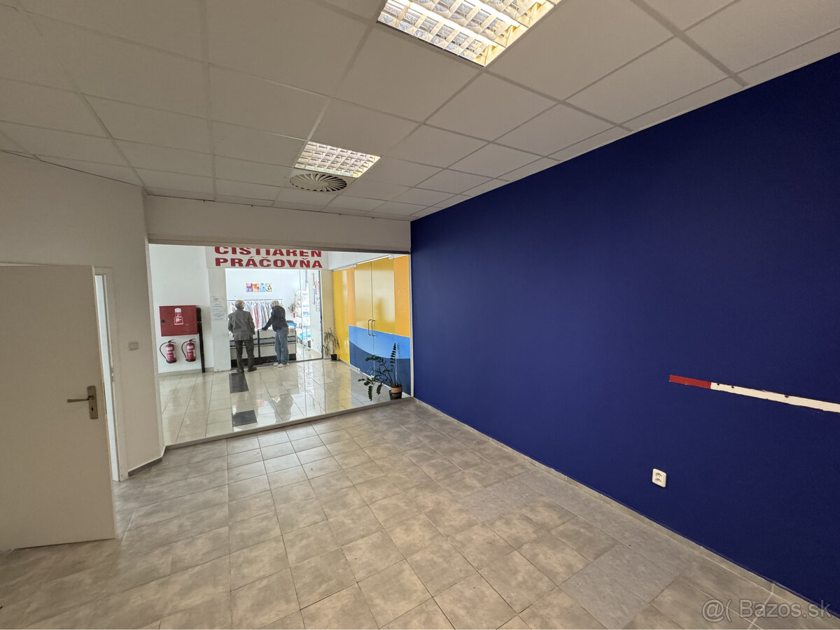 Prenájom obchodných priestorov od 24 m² v OD Saratov II v me - 14