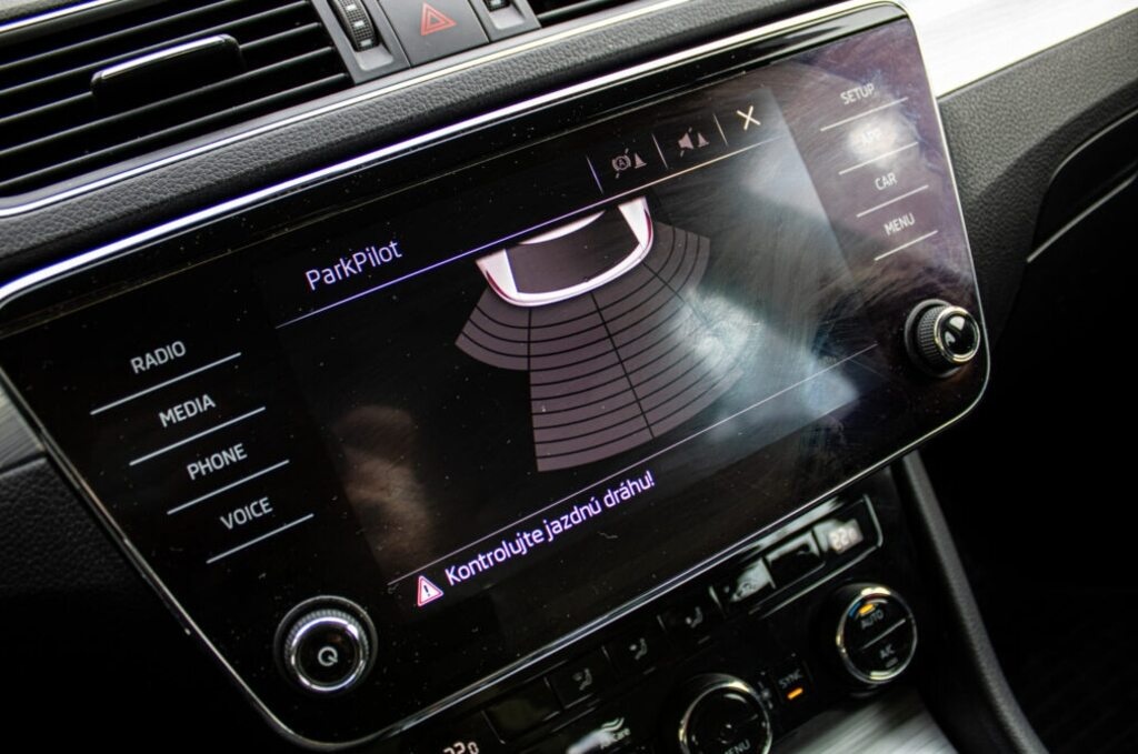 Škoda Superb Combi 2.0 TSI Ambition DSG - 14
