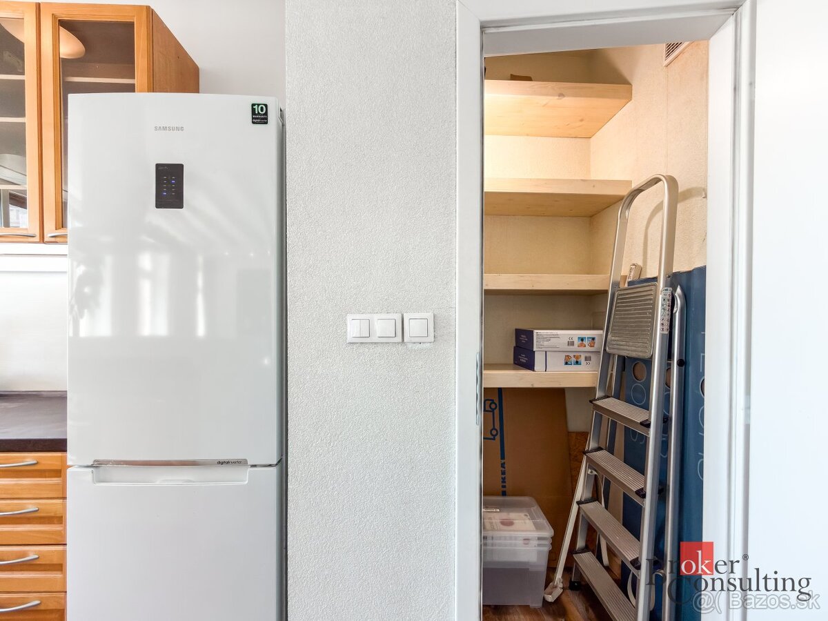 Veľkometrážny staromestský 2i byt s balkónom pri Dunaji – foto 9