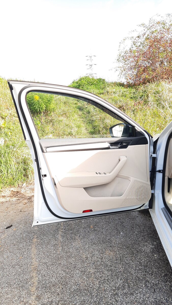 Predám Škoda Superb Combi 2.0 TDI SCR Live DSG - 14