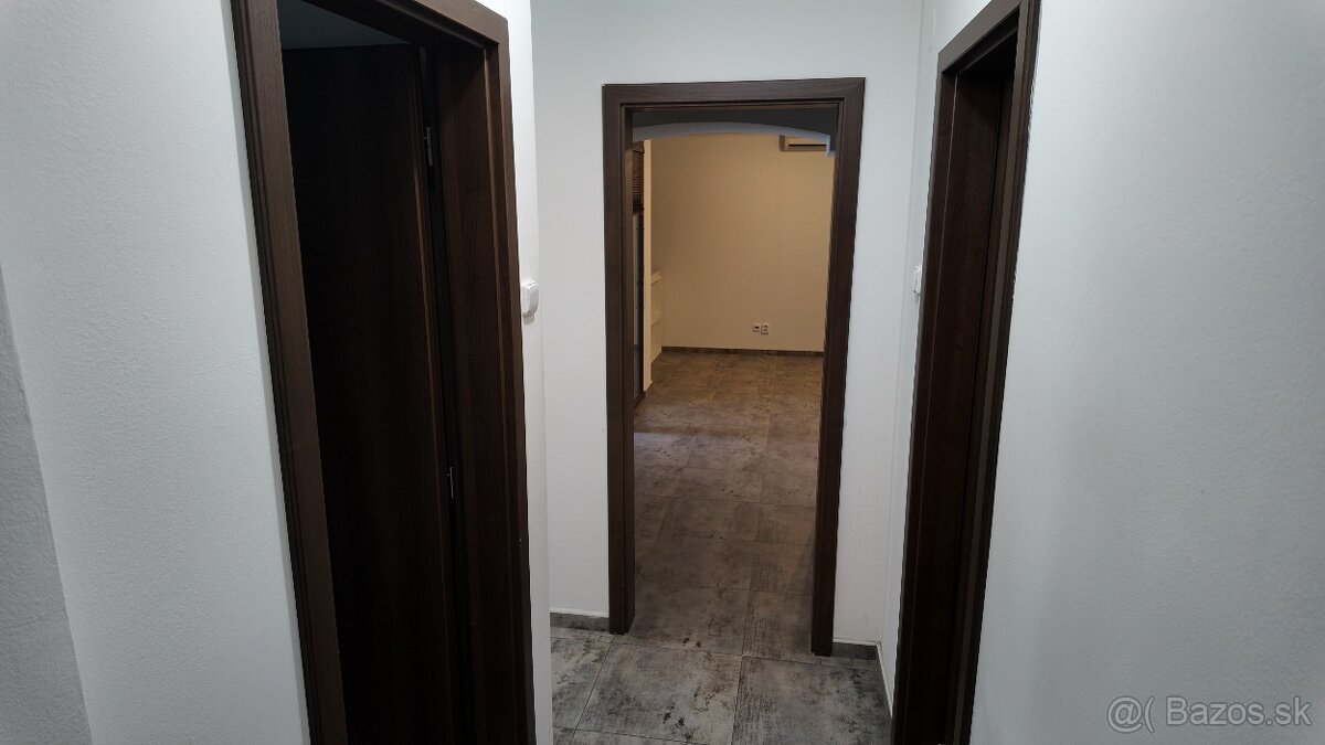 2 kancelárie/obchodné priestory na Sládkovičovej ulici, DS - 14