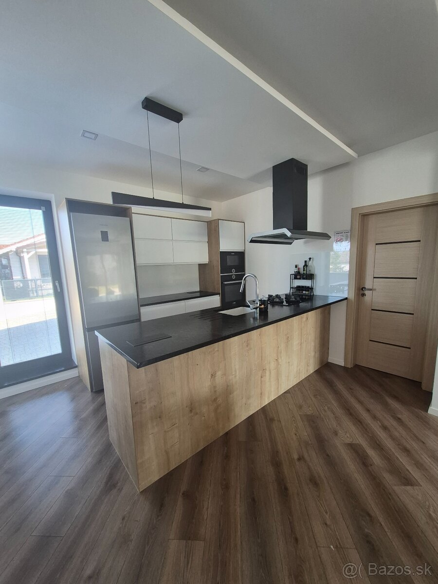 Kuchynská linka + spotrebiče - 14