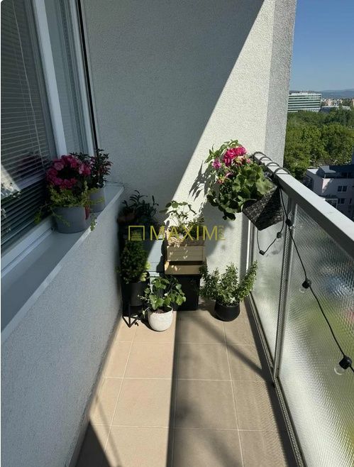 Kompletne zrekonštruovaný 3-izbový na ulici Narcisová v Brat - 14