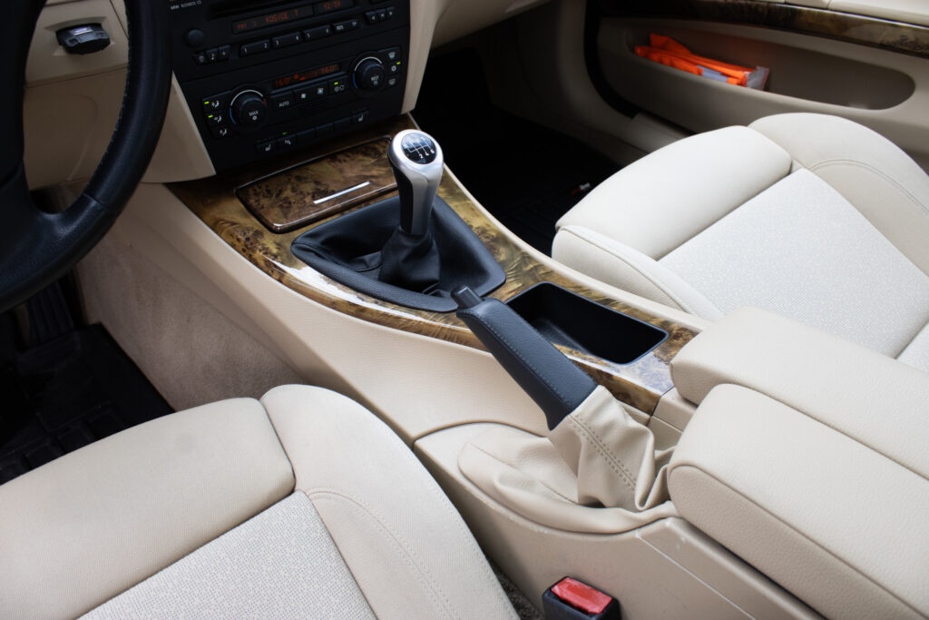 BMW 318i (E90) z roku 2005 - 14