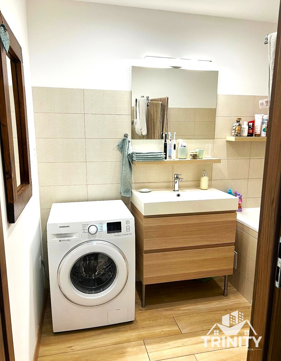 Na predaj priestranný 3-izbový byt s dvoma balkónmi v meste - 14