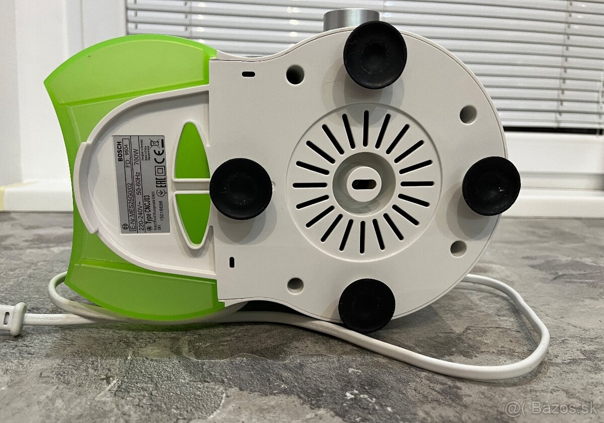 Odšťavovač Bosch MES25G0 700w - 14