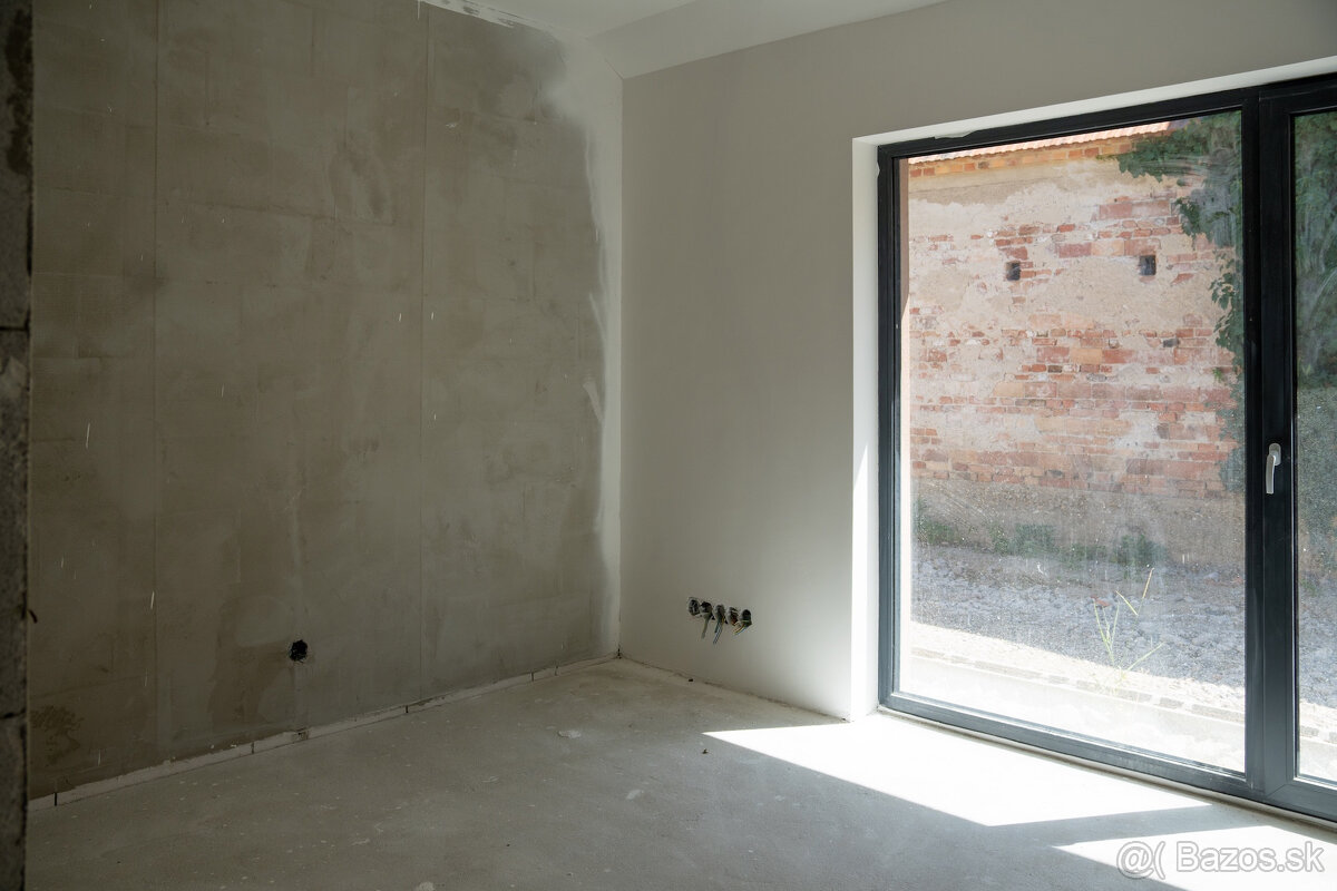 Rodinný dom s moderným vidieckym dizajnom - 14