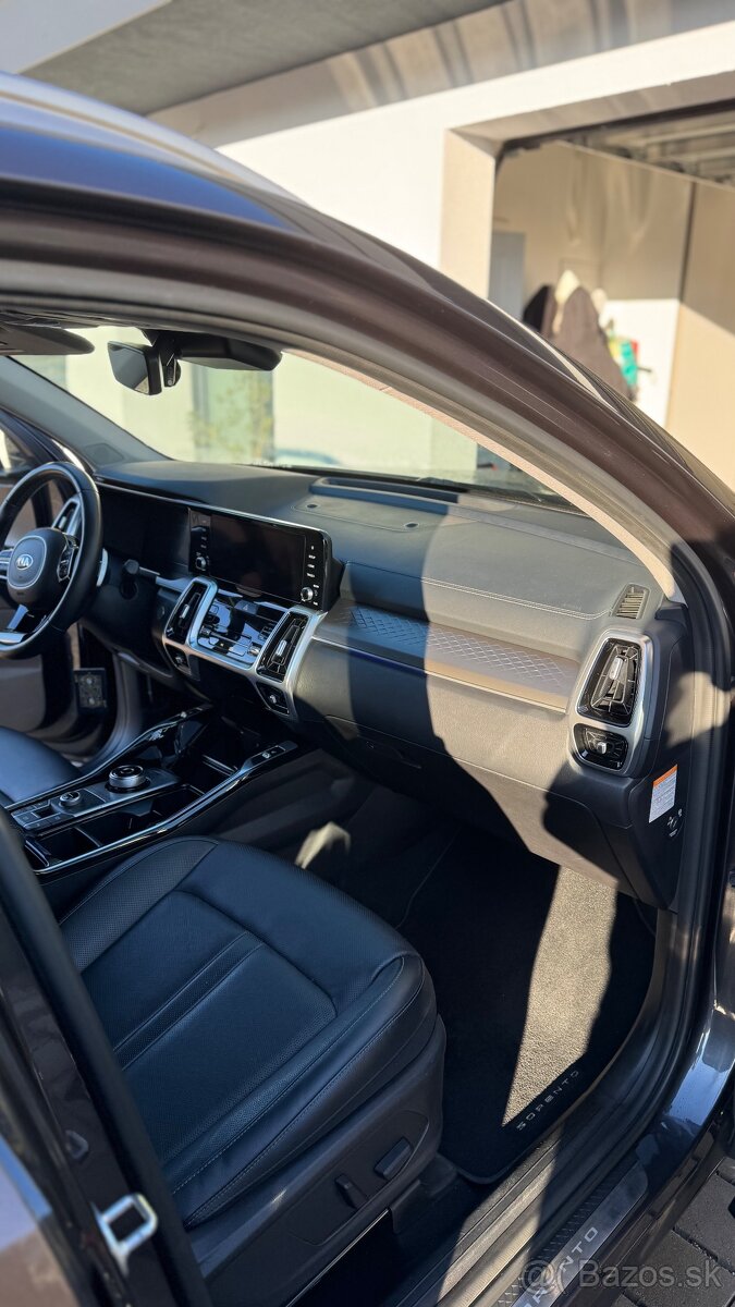 7/2021 Kia Sorento 1,6 benzín Hev Platinum 7 miestne SUV - 14