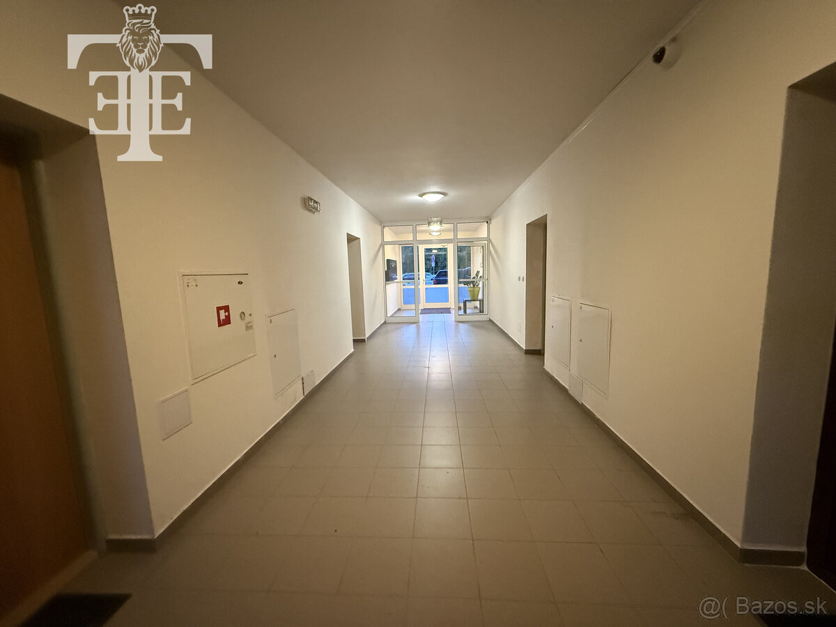 Prenájom 1 izbového bytu s vlastným parkovaním na sídlisku F - 14