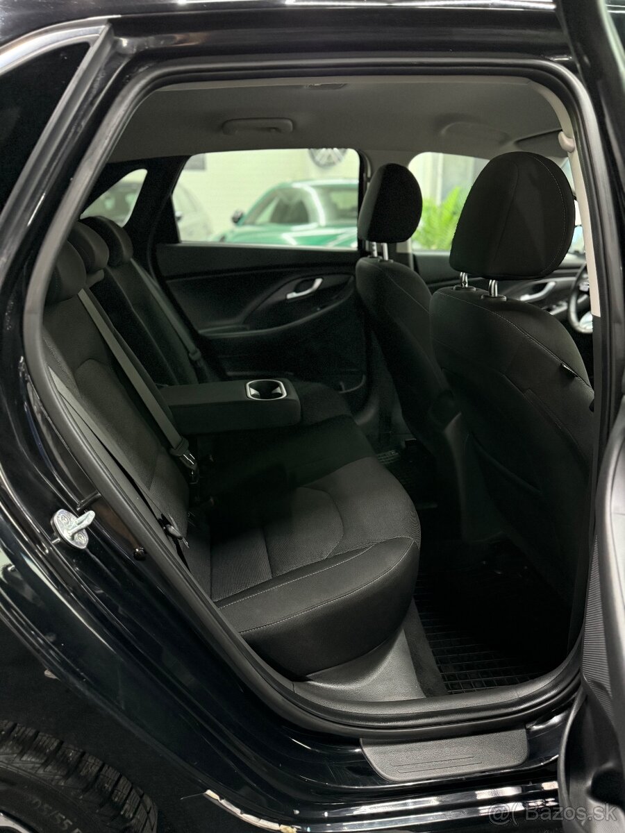 Hyundai i30 2022 1.5dpi atmosféra 81kw benzín FAMILY 1majitľ - 14