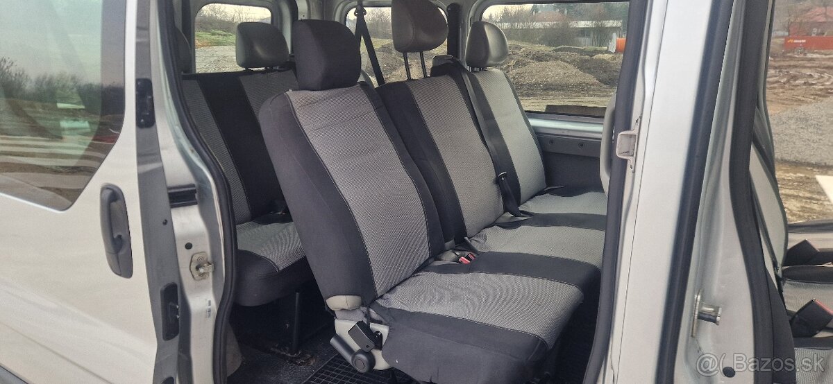 Opel Vivaro 2.5 CDTi 9 miest - 14