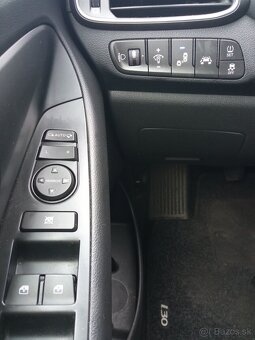 Hyundai i30 CW 1.0 TGDi 88kw PREMIUM - 14