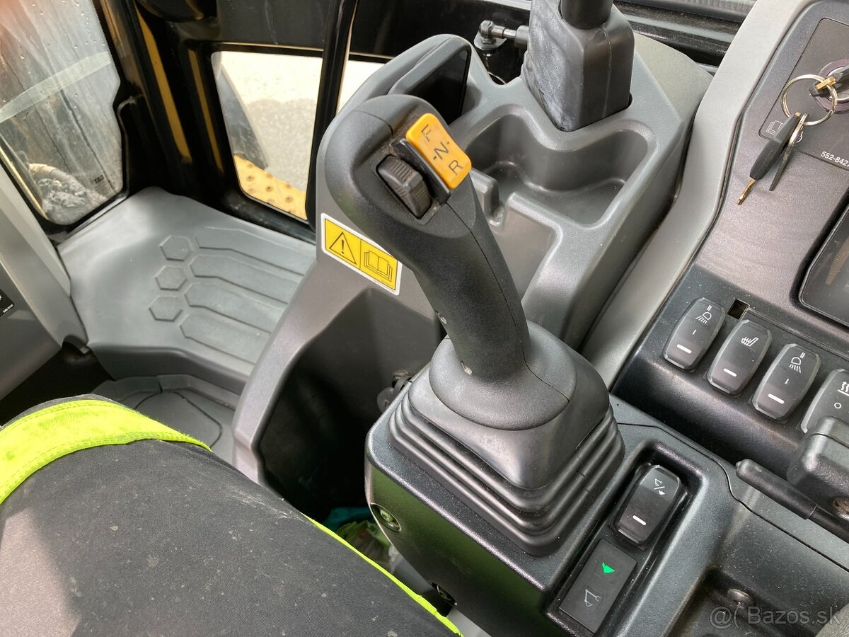 CAT 444 Traktorbáger / Rýpadlo 2021 - 14