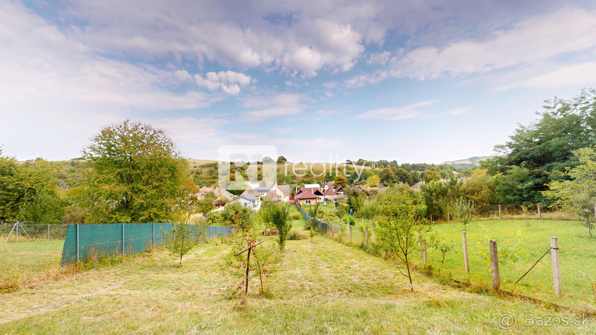 Rodinný dom s veľkým pozemkom 1779 m2 / Vaďovce pri Starej T - 14