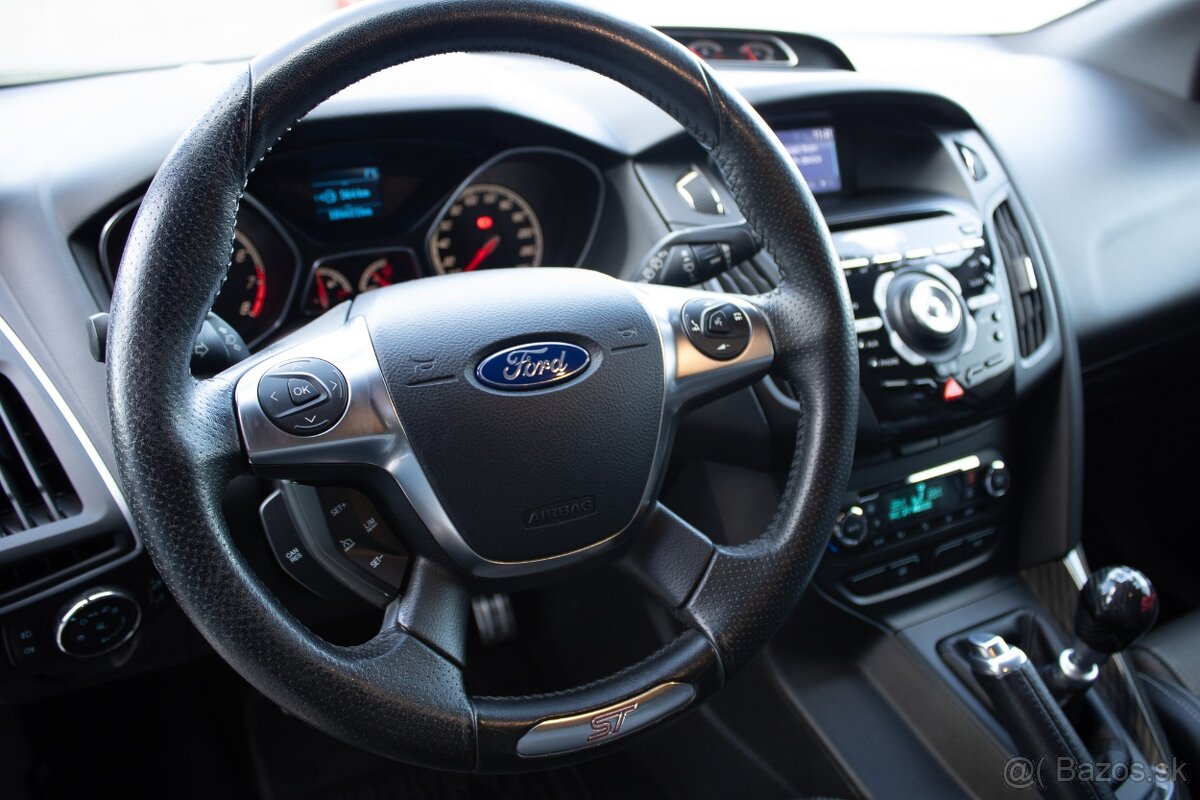 Ford Focus 2.0 EcoBoost SCTi ST R - 14