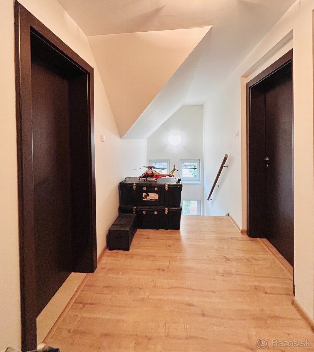 Na predaj príjemný plne zariadený dom s bazénom - 14