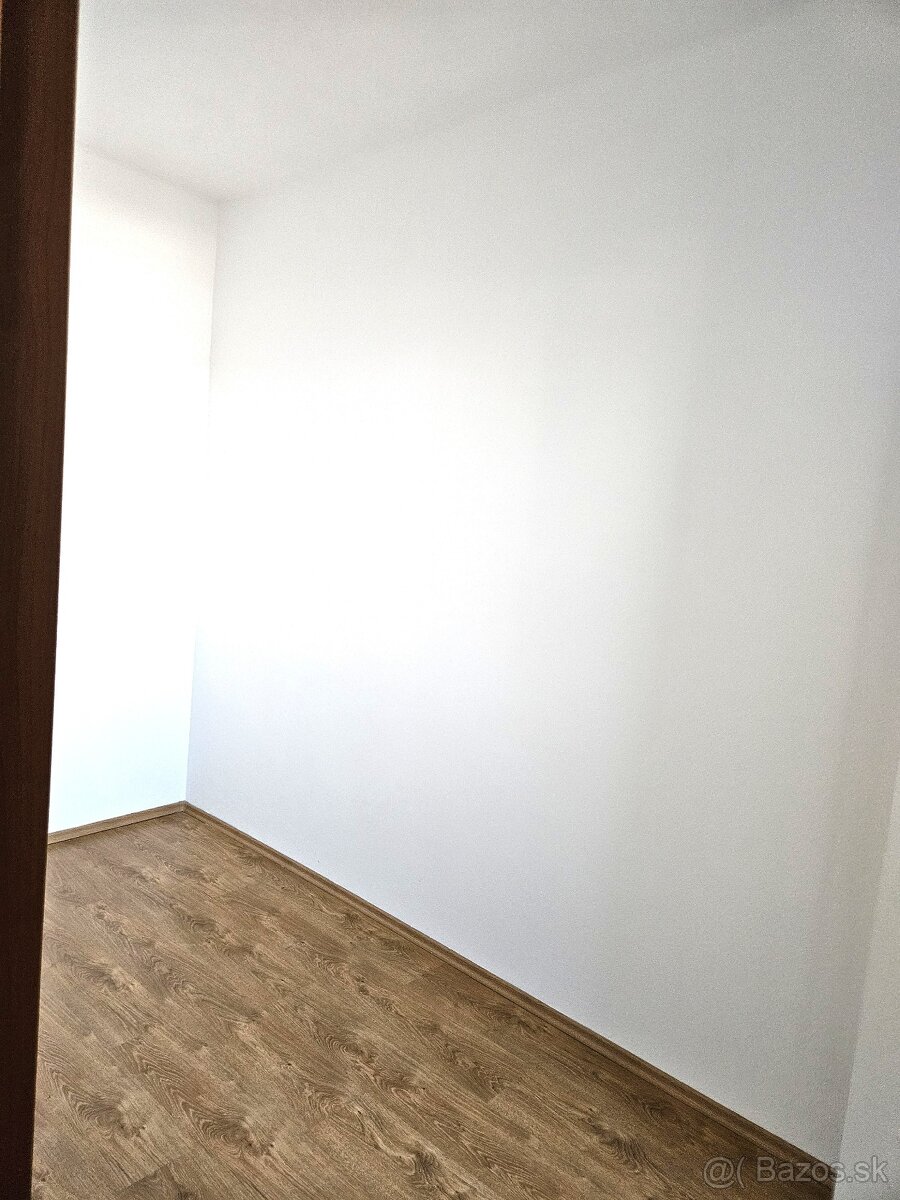 3,5 i byt sídlisko JUH/TOPOĽČANY, ul. Bazovského - 14