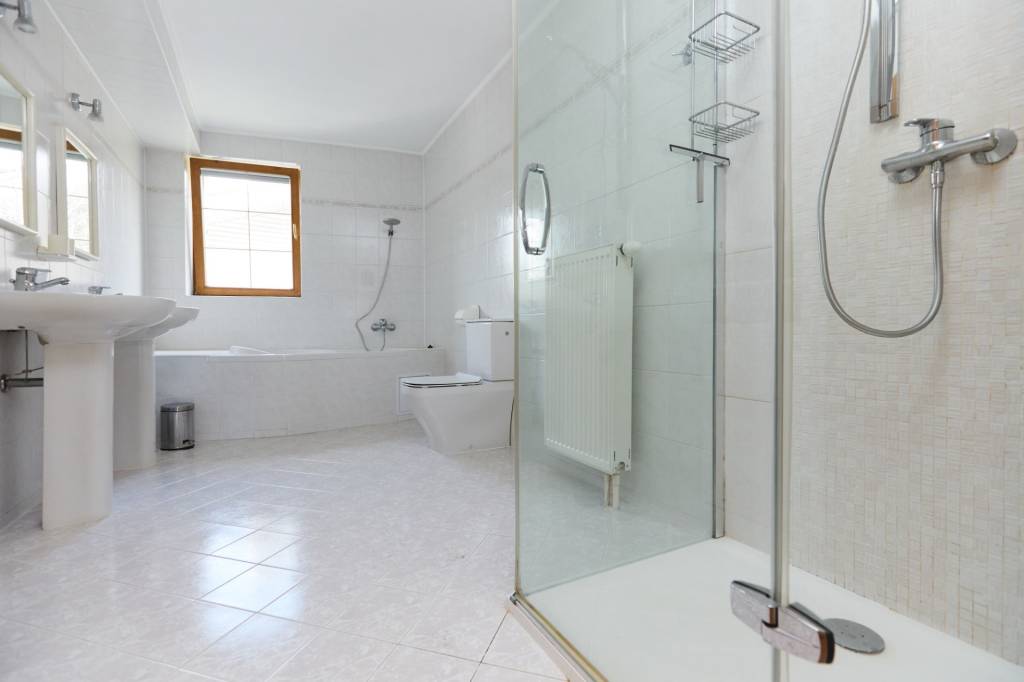 NA PREDAJ -MESTSKÁ 2- GENERAČNÁ VILA -TOPASOVÁ UL. - 14