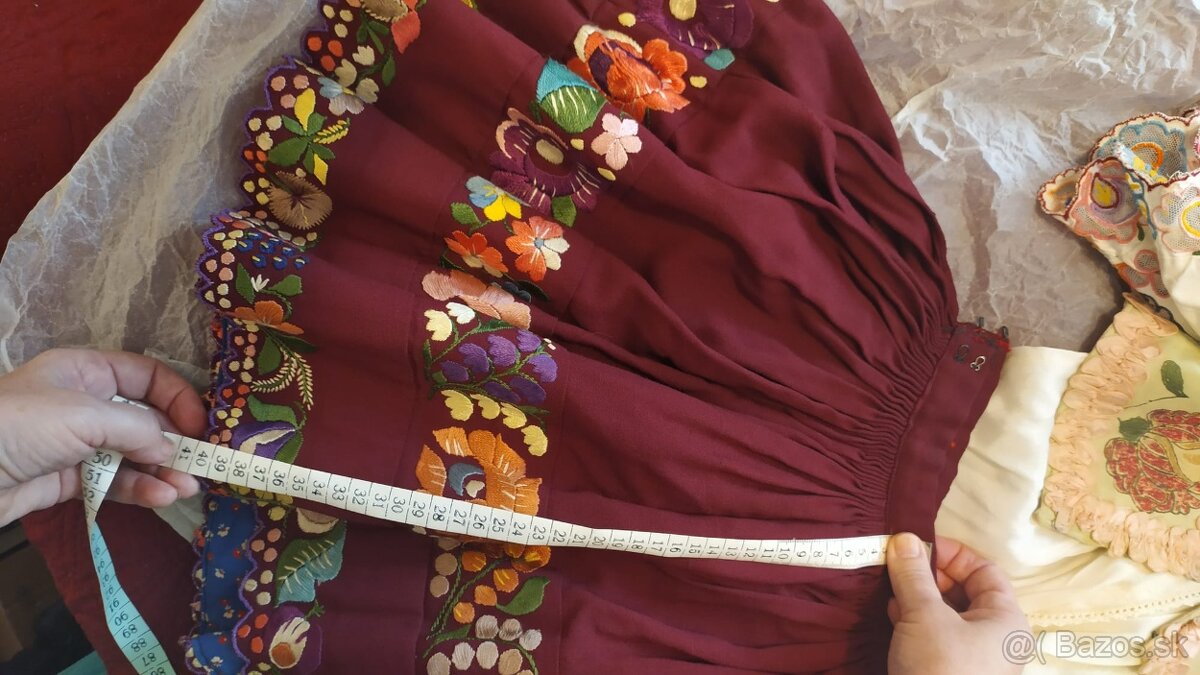 Detsky rucne vysivany kroj Zvolenska slatina - 14
