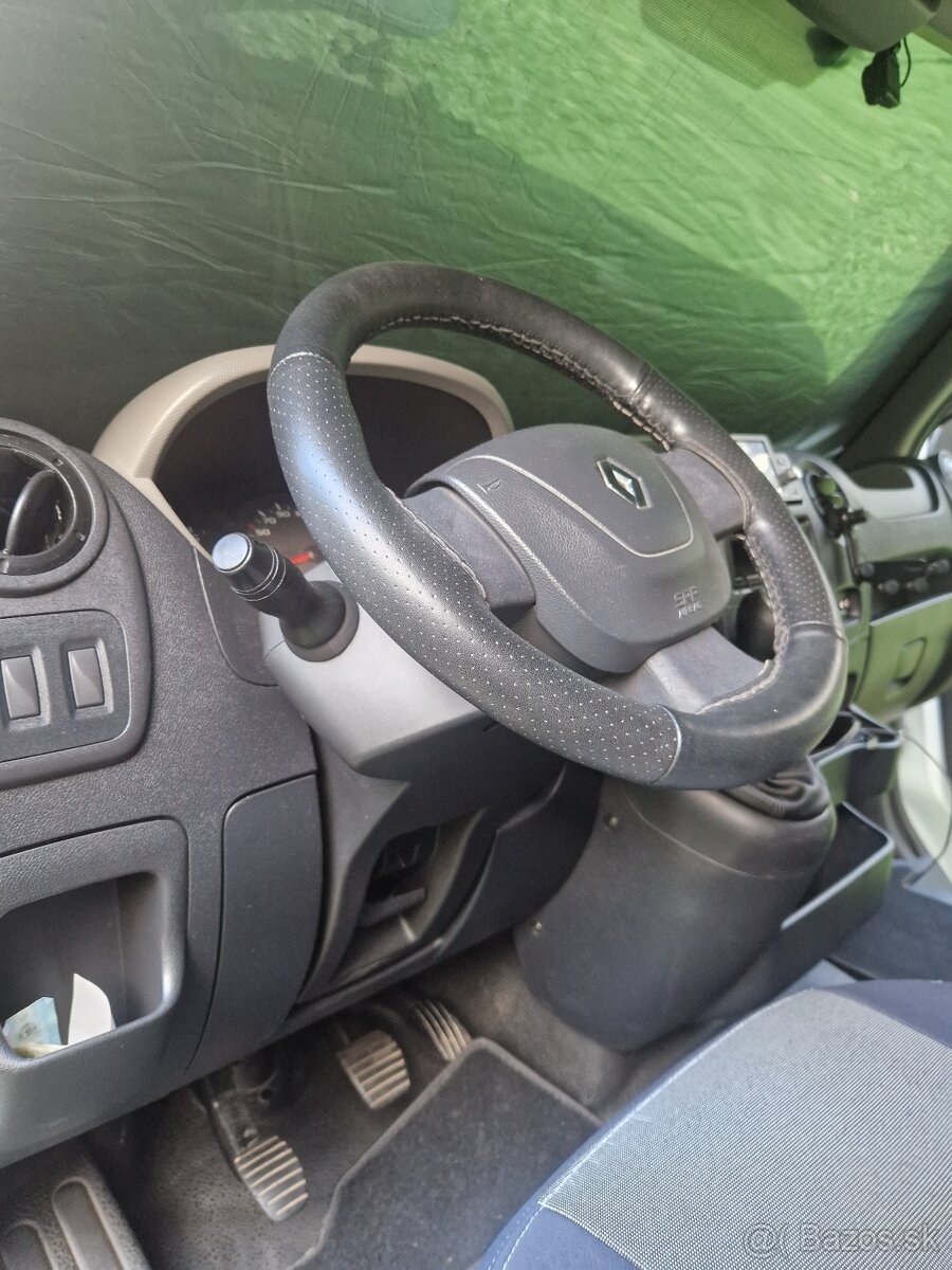 Renault Master Campervan - 14