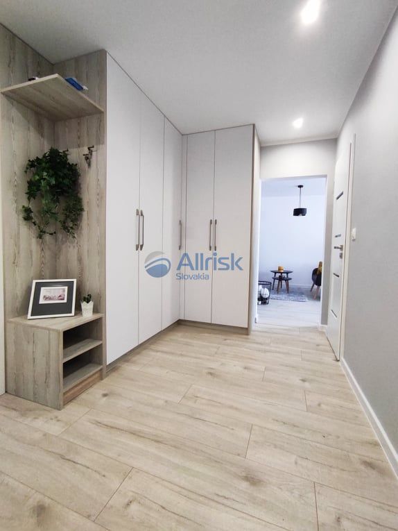 KRÁSNY ,KOMPLETNE ZREKONŠTRUOVANÝ 3,5IZB. BYT - SÚMRAČNÁ ULI - 14