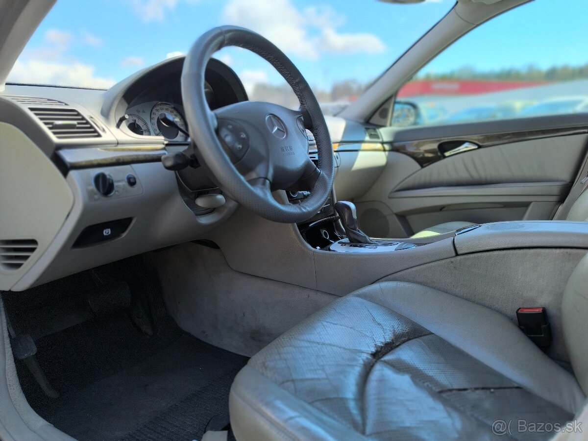Mercedes-Benz E trieda Sedan 270 CDI - 14
